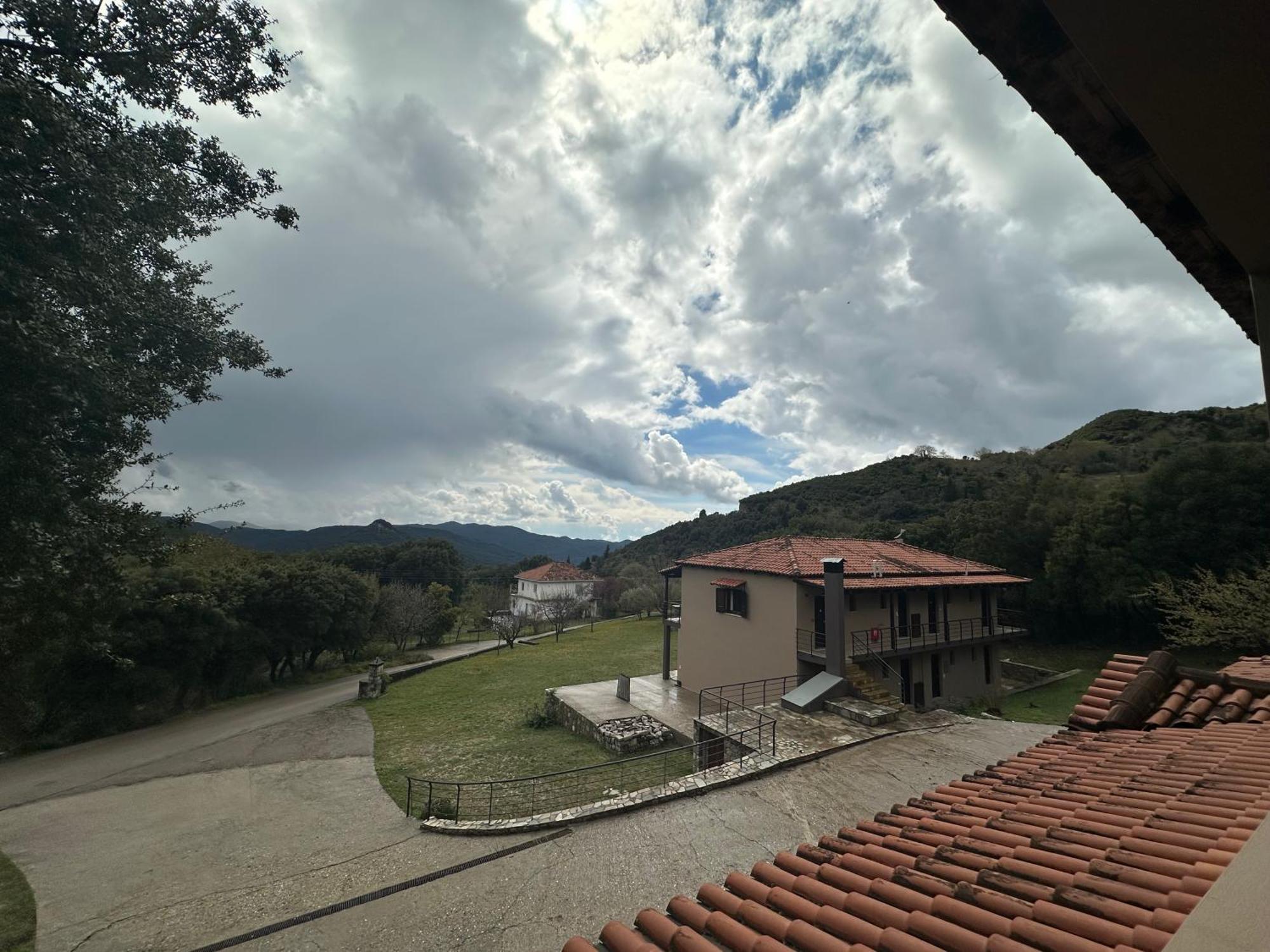Panthoron Tzoumerka Spirits Vourgareli Bagian luar foto